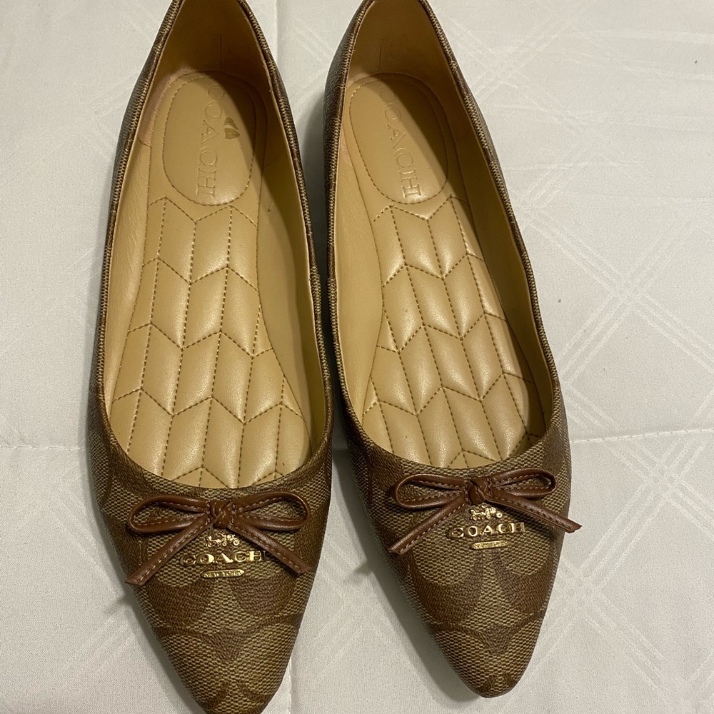 Coach flats